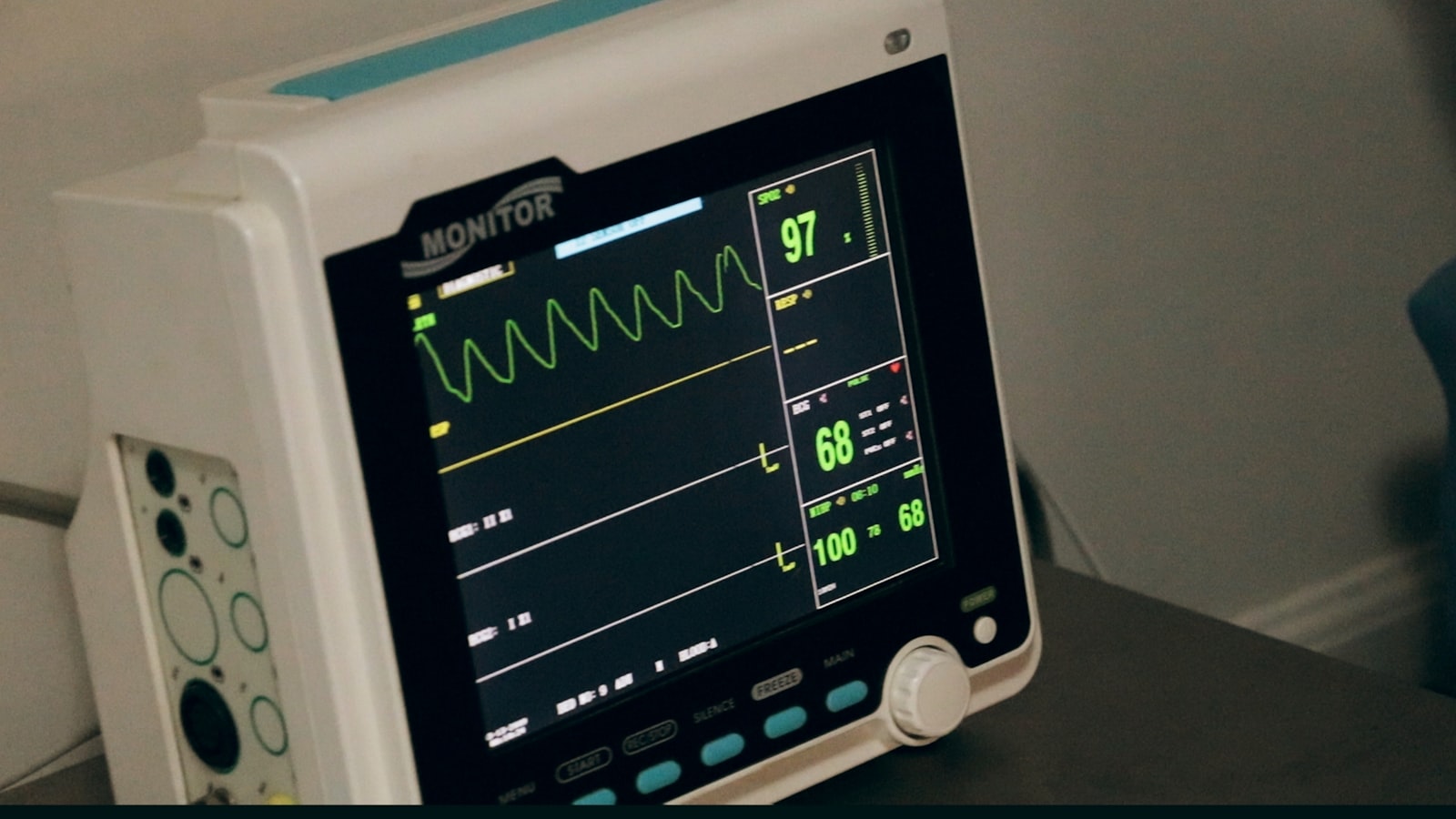Cardiac screening before in-home alcohol detox in LA - clinical vital signs monitor